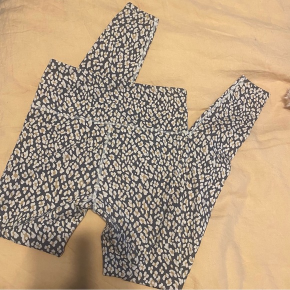 Luna Legging - Classic Leopard grey/beige- size small - Picture 5 of 6